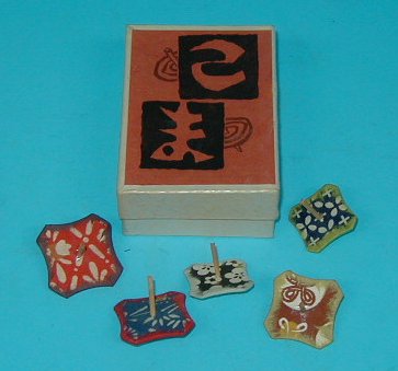 京都の和紙を使った小さなこま