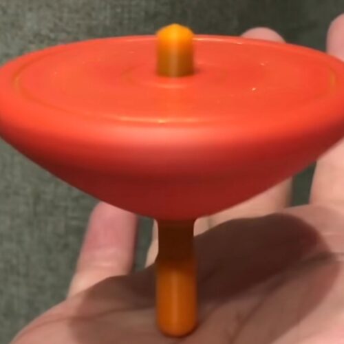 軽くて柔らかい投げごま「うちのこま」